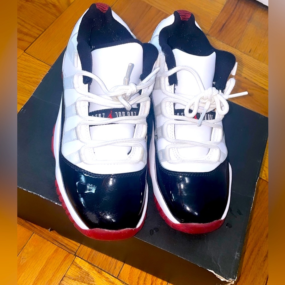 Boys Jordan 11 Size 3.5